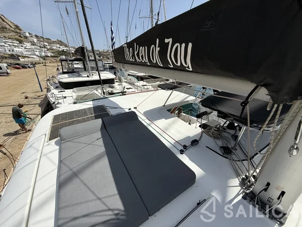 Lagoon 42 - Yacht Charter Sailica