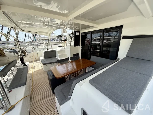 Lagoon 42 - Yacht Charter Sailica