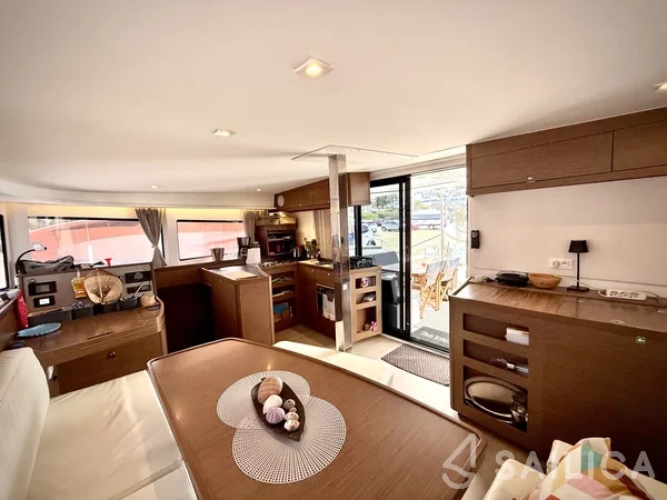 Lagoon 42 - Yacht Charter Sailica
