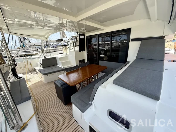Lagoon 42 - Yacht Charter Sailica