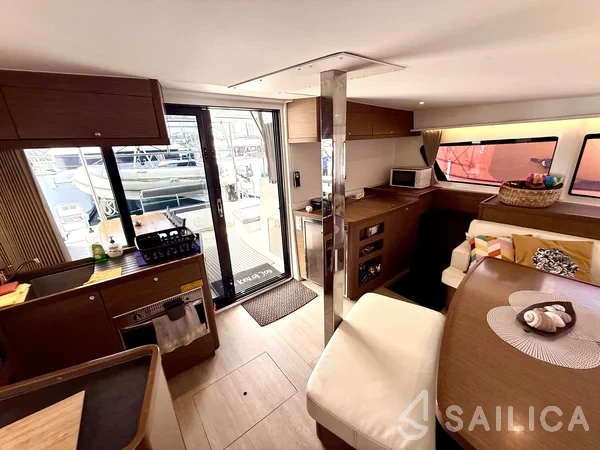 Lagoon 42 - Yacht Charter Sailica