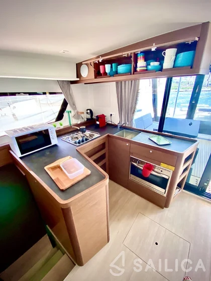 Lagoon 42 - Yacht Charter Sailica