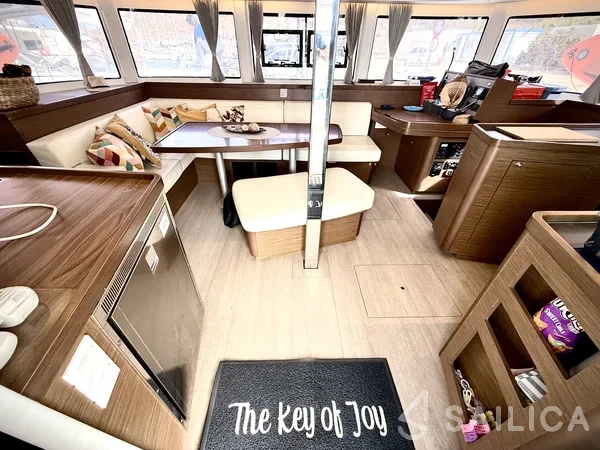 Lagoon 42 - Yacht Charter Sailica