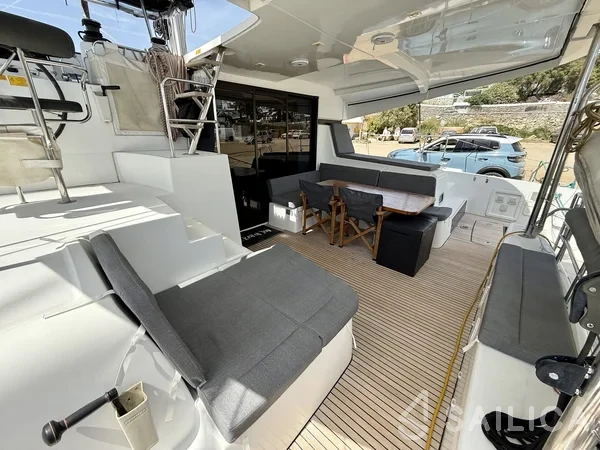 Lagoon 42 - Yacht Charter Sailica