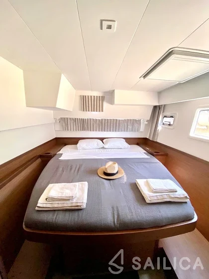 Lagoon 42 - Yacht Charter Sailica