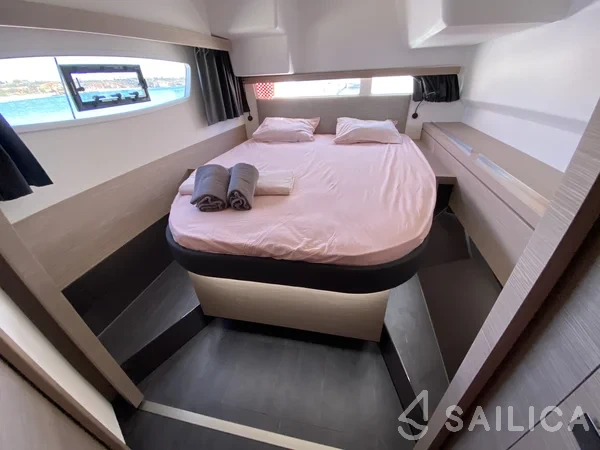 Isla 40 - Yacht Charter Sailica