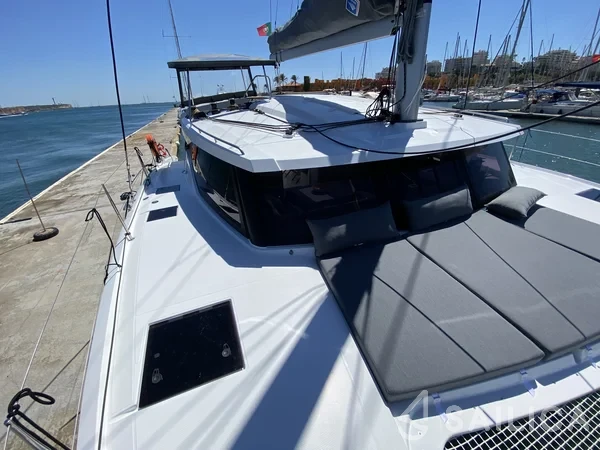 Isla 40 - Yacht Charter Sailica