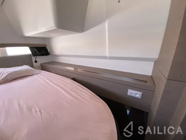 Isla 40 - Yacht Charter Sailica