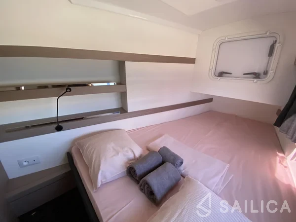 Isla 40 - Yacht Charter Sailica