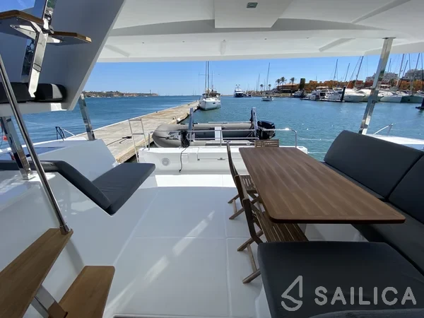 Isla 40 - Yacht Charter Sailica