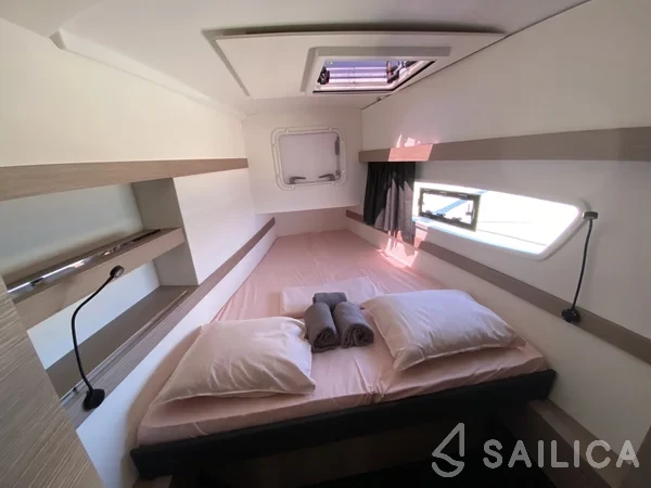 Isla 40 - Yacht Charter Sailica
