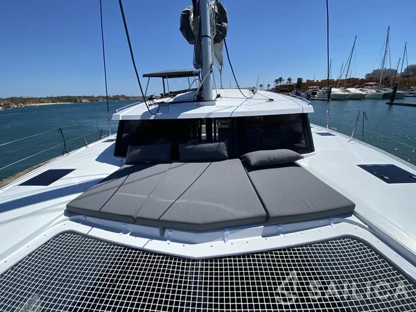 Isla 40 - Yacht Charter Sailica