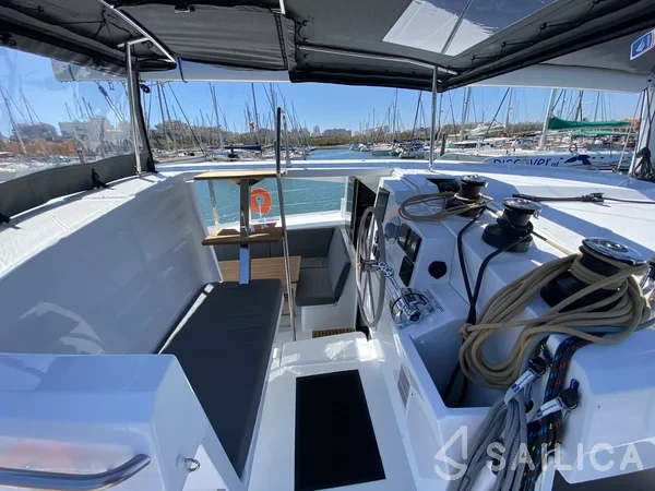 Isla 40 - Yacht Charter Sailica