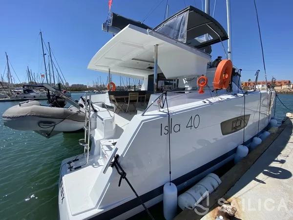 Isla 40 - Yacht Charter Sailica