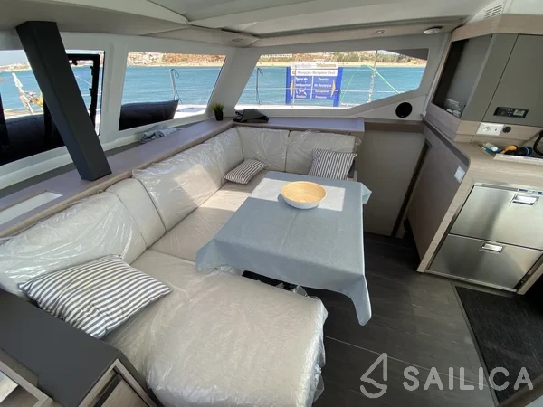 Isla 40 - Yacht Charter Sailica