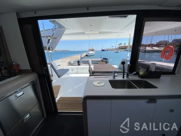 Isla 40 - Yacht Charter Sailica