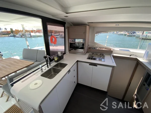 Isla 40 - Yacht Charter Sailica