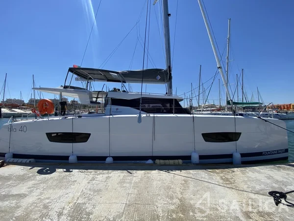 Isla 40 - Yacht Charter Sailica