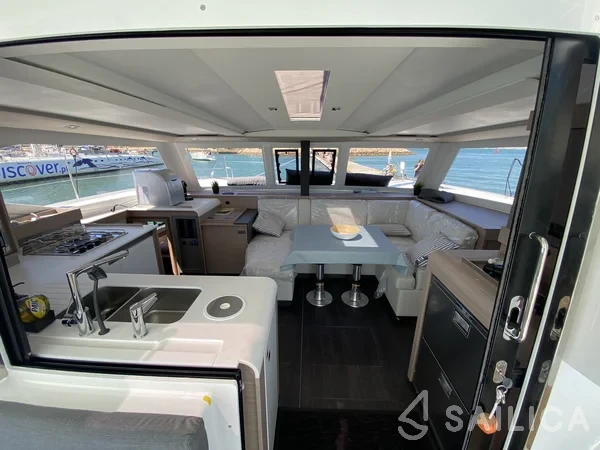 Isla 40 - Yacht Charter Sailica