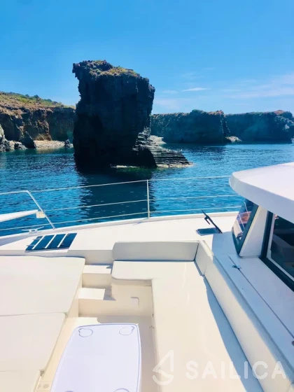 Bali 4.0 - Yacht Charter Sailica