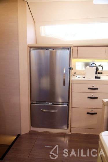 Jeanneau 54 - Yacht Charter Sailica