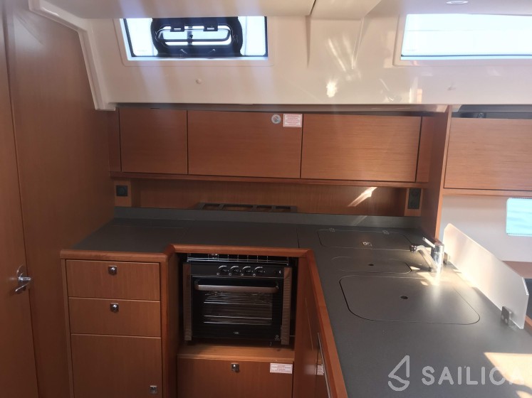 Bavaria C45 - Yacht Charter Sailica