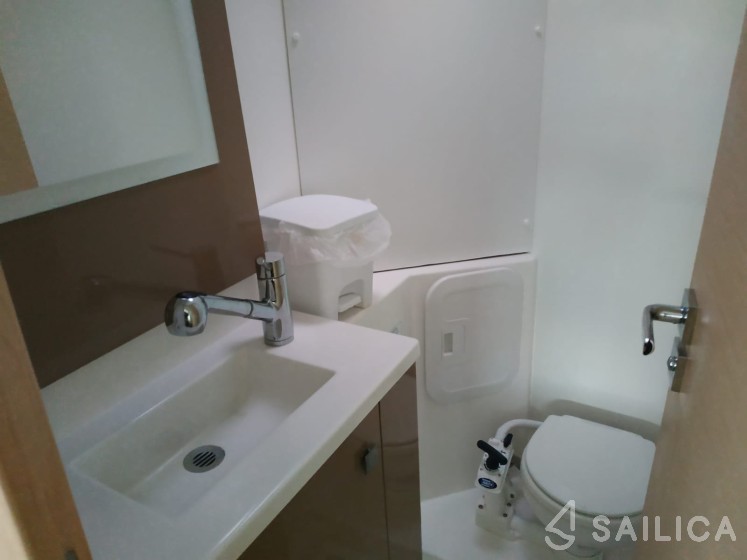 Lucia 40 - Yacht Charter Sailica