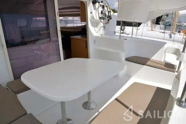 Lipari 41 - Yacht Charter Sailica