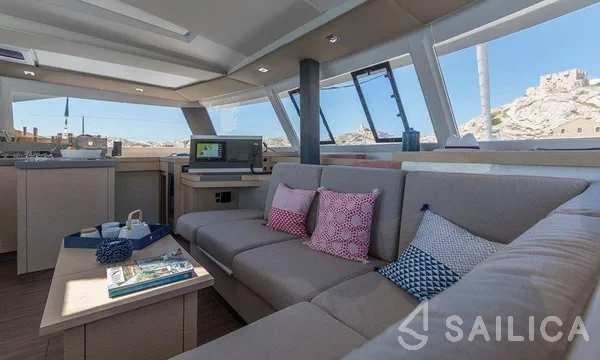 Astréa 42 - Yacht Charter Sailica