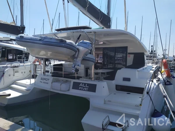 Lagoon 42 - Yacht Charter Sailica
