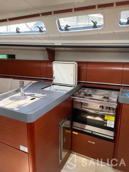 Dehler 38 SQ - Yacht Charter Sailica