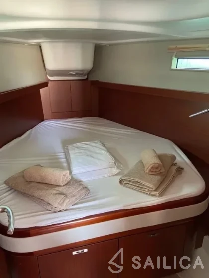 Dehler 38 SQ - Yacht Charter Sailica