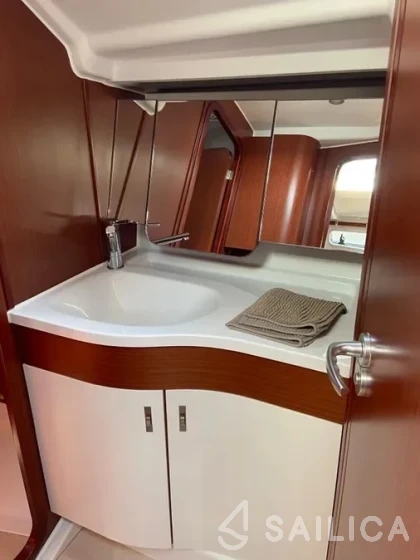Dehler 38 SQ - Yacht Charter Sailica