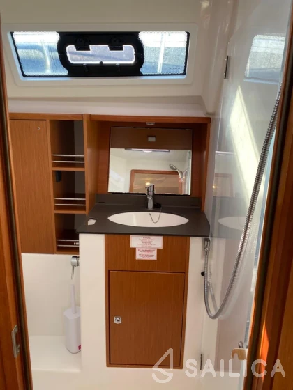 Bavaria 41 Cruiser - Yacht Charter Sailica
