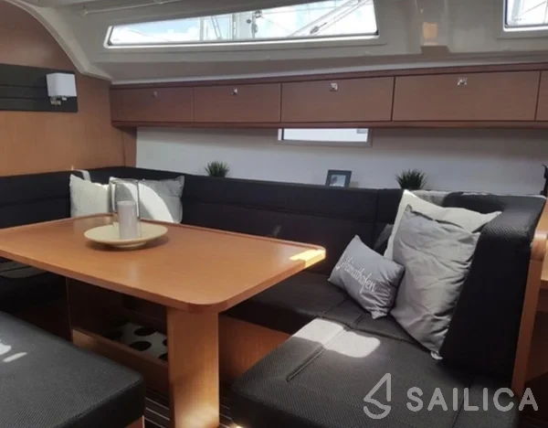 Bavaria 41 Cruiser - Yacht Charter Sailica
