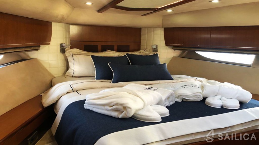 Galeon 640 Fly - Yacht Charter Sailica