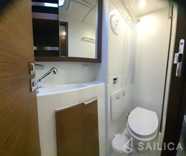 Lagoon 40 - Yacht Charter Sailica