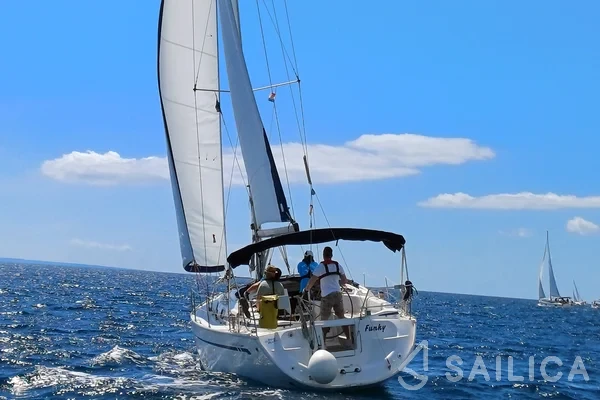 Bavaria 37 Cruiser - Yacht Charter Sailica