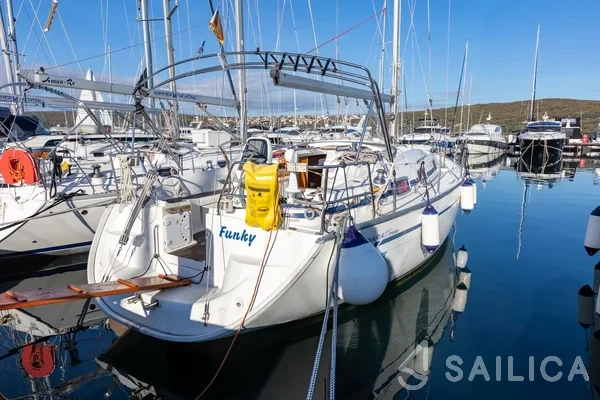 Bavaria 37 Cruiser - Yacht Charter Sailica