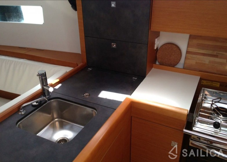 Sun Odyssey 349 - Yacht Charter Sailica