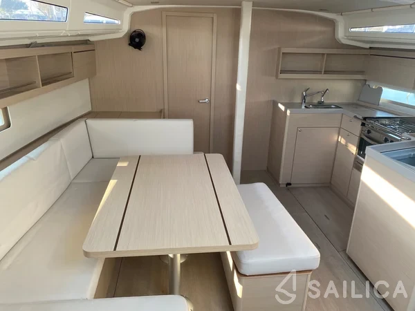 Oceanis 40.1 - Yacht Charter Sailica