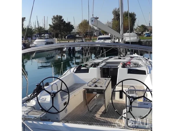 Oceanis 40.1 - Yacht Charter Sailica