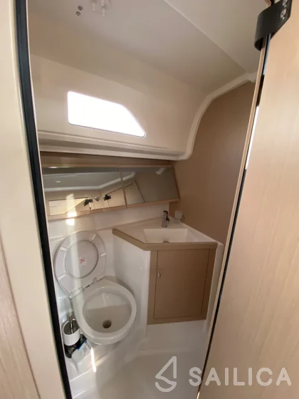 Oceanis 40.1 - Yacht Charter Sailica
