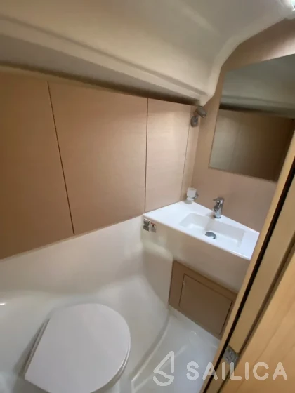 Oceanis 40.1 - Yacht Charter Sailica