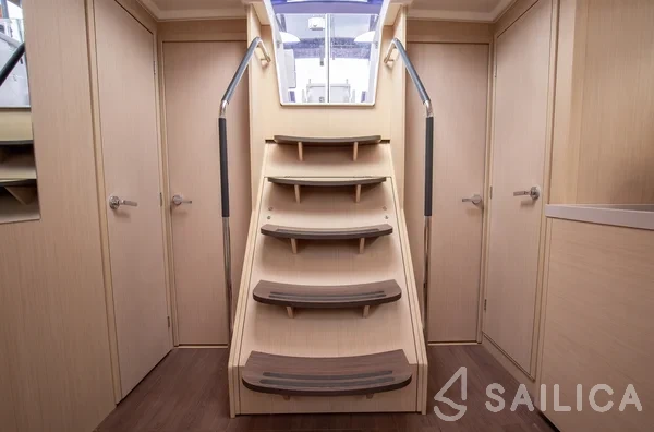 Oceanis 51.1 - Yacht Charter Sailica