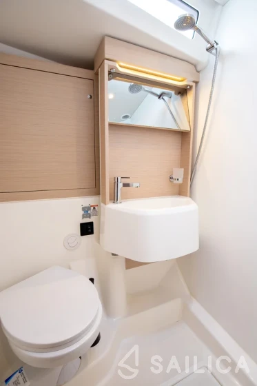 Oceanis 51.1 - Yacht Charter Sailica