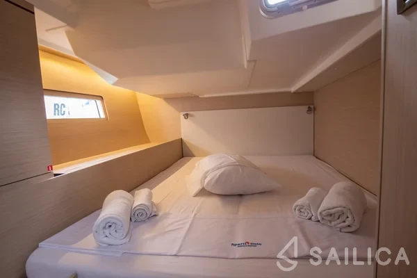 Oceanis 51.1 - Yacht Charter Sailica