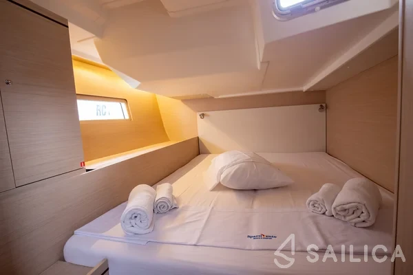Oceanis 51.1 - Yacht Charter Sailica