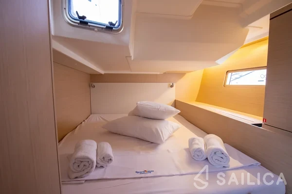 Oceanis 51.1 - Yacht Charter Sailica