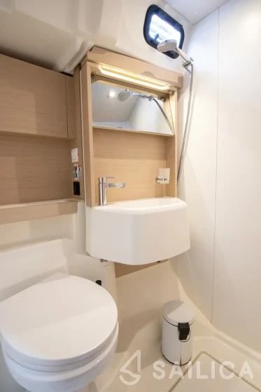 Oceanis 51.1 - Yacht Charter Sailica